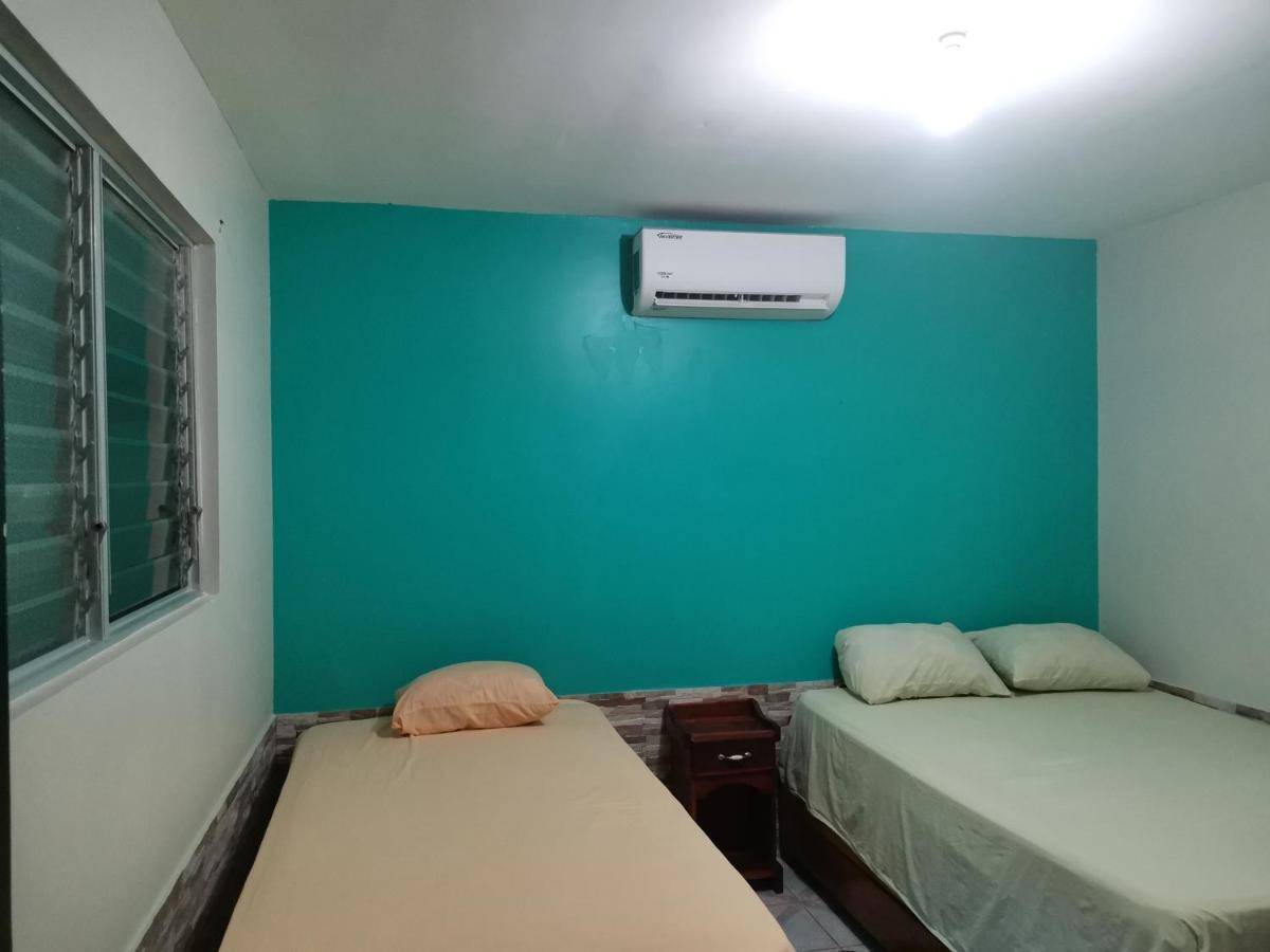 Cabinas Mitchaelle'S Puerto Viejo de Talamanca Exterior foto