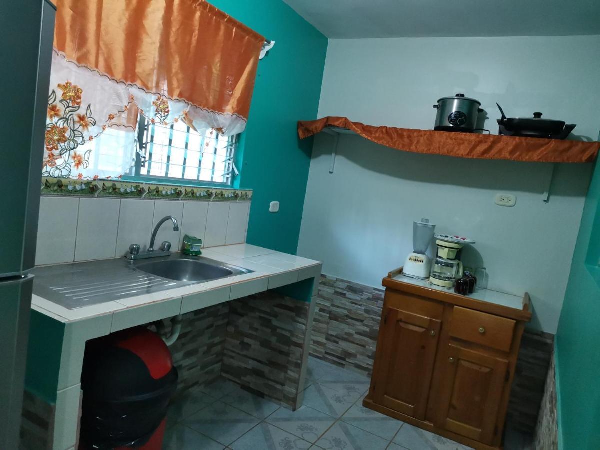 Cabinas Mitchaelle'S Puerto Viejo de Talamanca Exterior foto