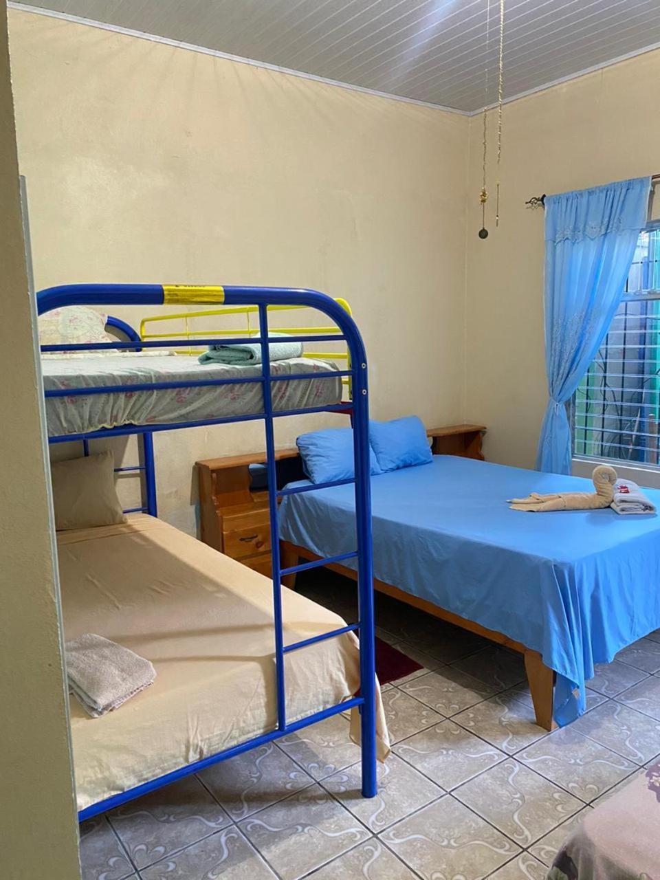 Cabinas Mitchaelle'S Puerto Viejo de Talamanca Exterior foto